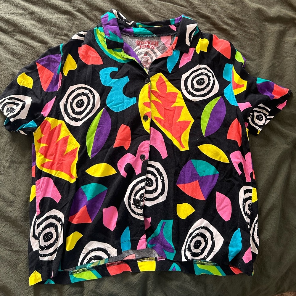 Stranger Things Shirt XL colorful collared